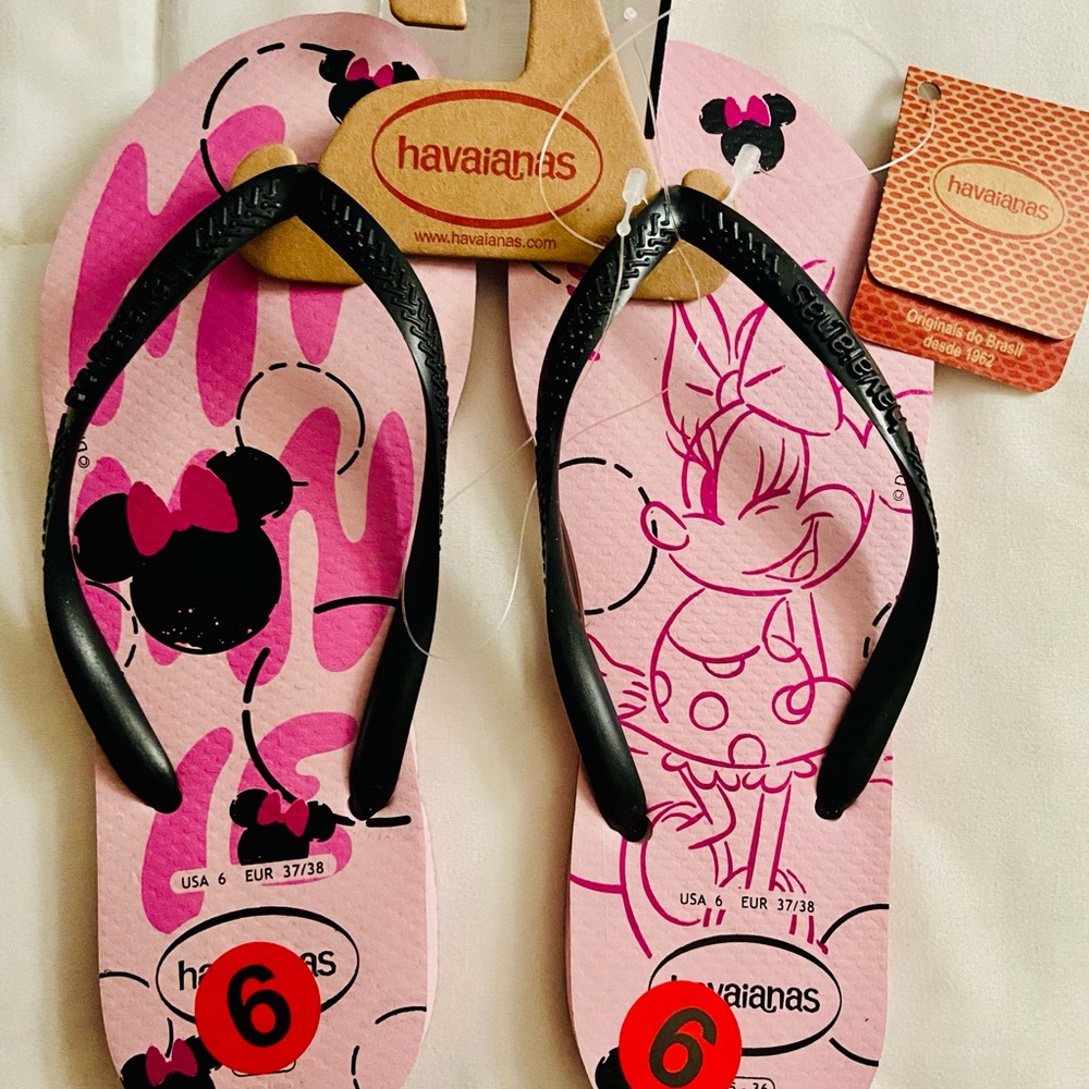 Havaianas Pink & Black Sandals with Minnie Mouse Portrait Design Flip Flops NWT